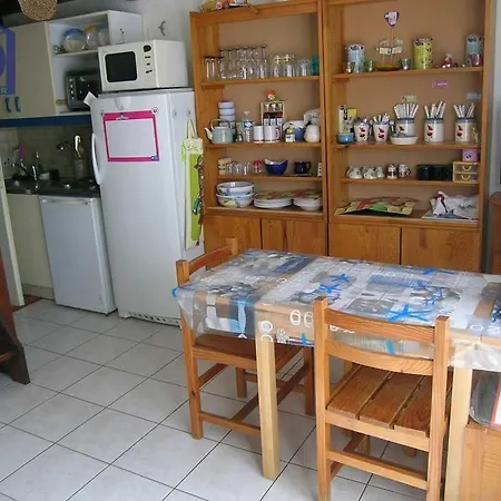 Pavillon Avec Piscine Et Parking, Proche - Fr-1-781-83 Apartman
